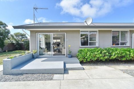 Photo of property in 2/90 Queenspark Drive, Parklands, Christchurch, 8083