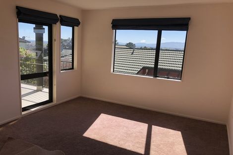 Photo of property in 32 Kilkenny Place, Fitzherbert, Palmerston North, 4410