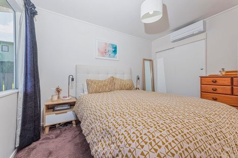 Photo of property in 2/26 Midgley Road, West Harbour, Auckland, 0618