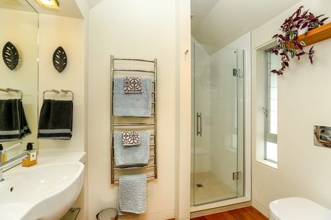 Photo of property in 17 Vivian Street, New Plymouth, 4310