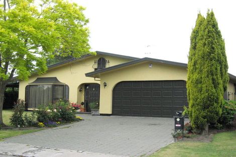 Photo of property in 5 Brigadoon Place, Avonhead, Christchurch, 8042
