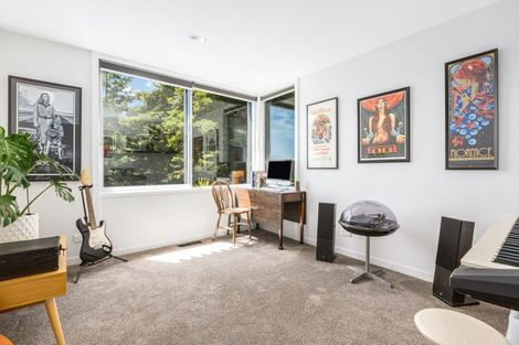 Photo of property in 4 Francis Bell Grove, Lowry Bay, Lower Hutt, 5013
