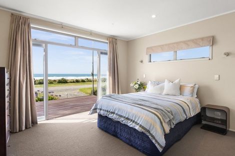 Photo of property in 68 Pourerere Road, Pourerere, Omakere, 4271