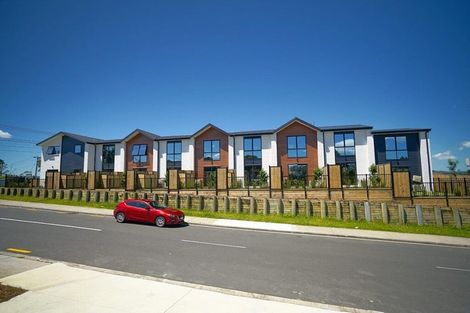 Photo of property in 3/172 Don Buck Road, Massey, Auckland, 0614