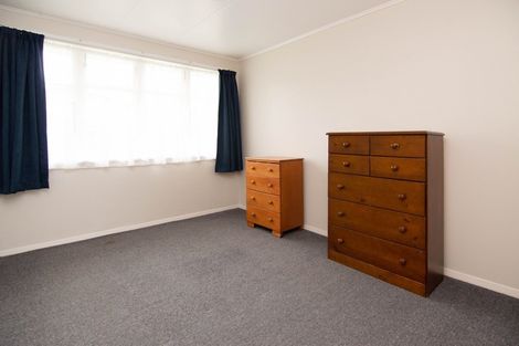 Photo of property in 18 Montrose Place, Takaro, Palmerston North, 4412