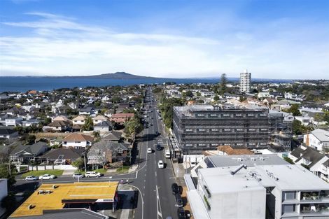 Photo of property in "milford 110" Penthouse, 304/110 Kitchener Road, Milford, Auckland, 0620