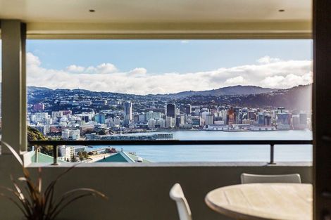 Photo of property in 51 The Crescent, Roseneath, Wellington, 6011