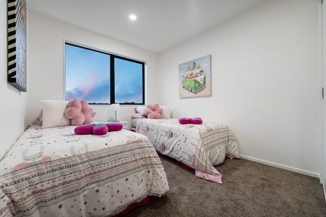Photo of property in 21b Laura Street, Kelston, Auckland, 0602