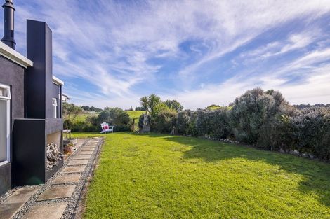Photo of property in 21 Sandown Road, Te Horo Beach, Otaki, 5581