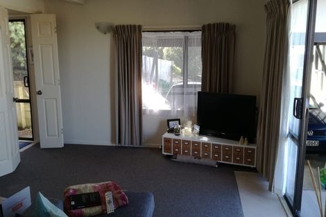 Photo of property in 20 Van Dyke Place, West Harbour, Auckland, 0618