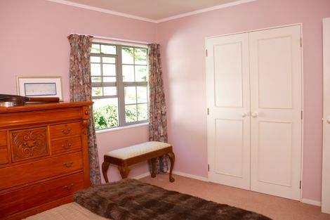 Photo of property in 31 Matauwhi Road, Russell, 0202