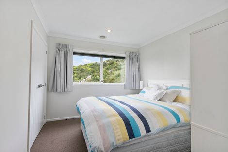 Photo of property in 15 Canary Way, Whitby, Porirua, 5024