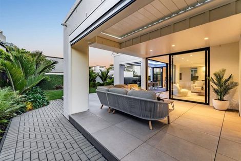 Photo of property in 23 Muritai Road, Milford, Auckland, 0620