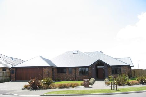 Photo of property in 28 Bottle Lake Drive, Parklands, Christchurch, 8083