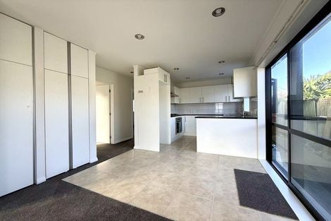 Photo of property in 6 Durham Street, Te Atatu Peninsula, Auckland, 0610