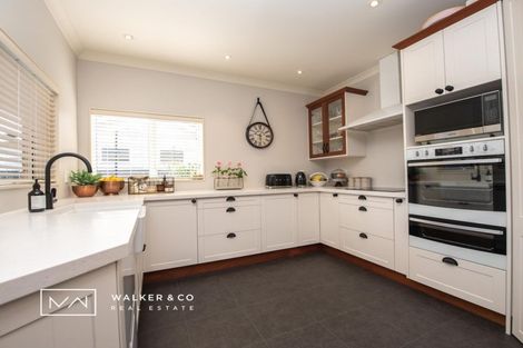 Photo of property in 15 Pempsey Street, Silverstream, Upper Hutt, 5019