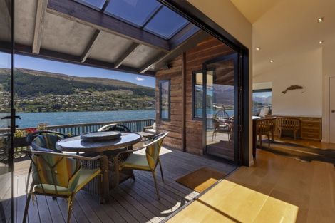 Photo of property in 5 Mincher Road, Kelvin Heights, Queenstown, 9300