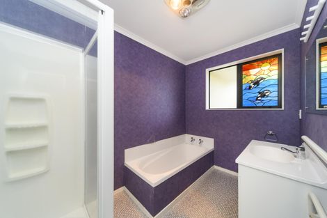 Photo of property in 4 Boston Parade, Kelvin Grove, Palmerston North, 4414