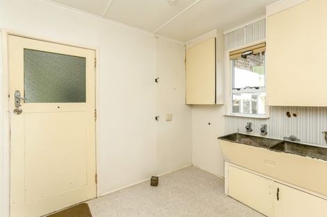 Photo of property in 108 Huatoki Street, Frankleigh Park, New Plymouth, 4310