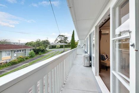 Photo of property in 2/90 Te Atatu Road, Te Atatu South, Auckland, 0610