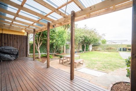 Photo of property in 19 Kingswood Street, Takaro, Palmerston North, 4412