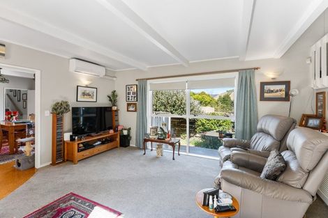 Photo of property in 28 Kakariki Grove, Waikanae, 5036