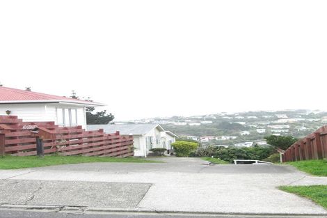 Photo of property in 1/44 Edgecombe Street, Newlands, Wellington, 6037