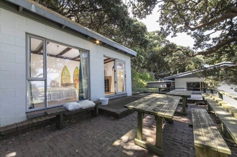 Photo of property in 65 Marine Parade North, Piha, 0772