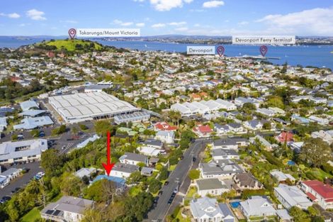 Photo of property in 12 Waterview Road, Stanley Point, Auckland, 0624