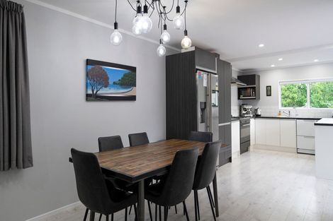 Photo of property in 11 Wairere Grove, Paraparaumu, 5032