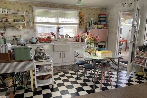 Photo of property in 21 Centreway Road, Port Waikato, 2695