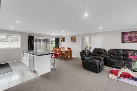 Photo of property in 17 Teatree Close, Huntington, Hamilton, 3210