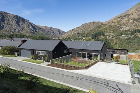 Photo of property in 5 Kincaid Place, Arthurs Point, Queenstown, 9371