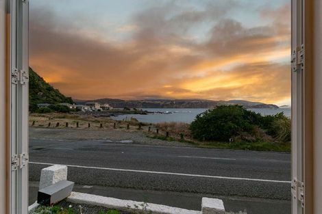 Photo of property in 106 Breaker Bay Road, Breaker Bay, Wellington, 6022