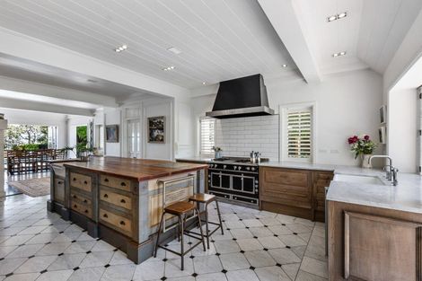 Photo of property in 11 Stanley Point Road, Stanley Point, Auckland, 0624