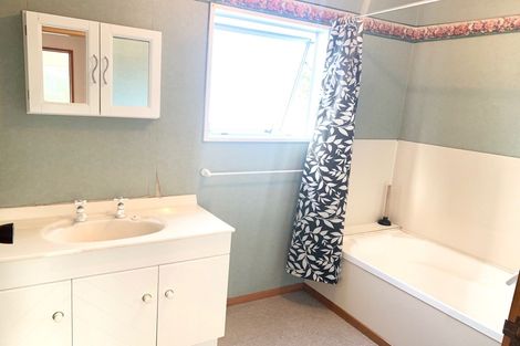 Photo of property in 1024 East Coast Road, Fairview Heights, Auckland, 0630