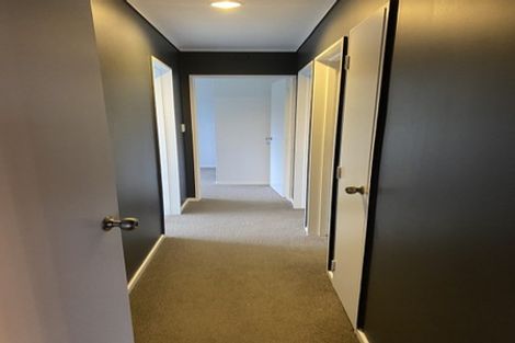 Photo of property in 35 Rhinevale Close, Henderson, Auckland, 0612