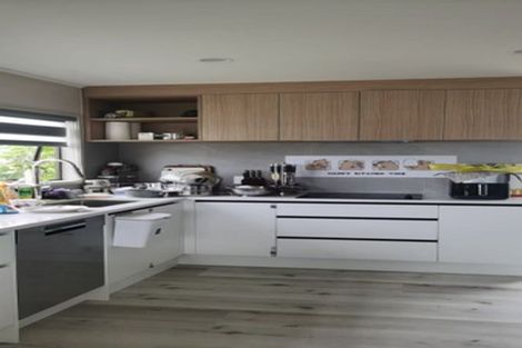 Photo of property in 52 West Harbour Drive, West Harbour, Auckland, 0618