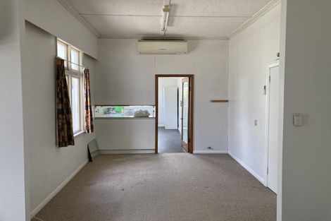 Photo of property in 96 Derwent Street, Island Bay, Wellington, 6023