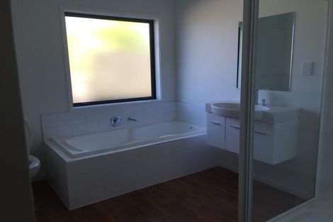 Photo of property in 4a Royal Park Drive, Parklands, Christchurch, 8083