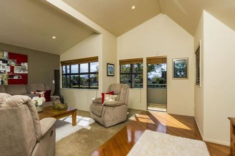 Photo of property in 2c Braemar Road, Castor Bay, Auckland, 0620