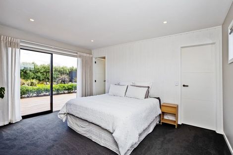 Photo of property in 22 Glenda Place, Seaward Bush, Invercargill, 9812