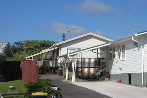 Photo of property in 1/87 Weldene Avenue, Glenfield, Auckland, 0629