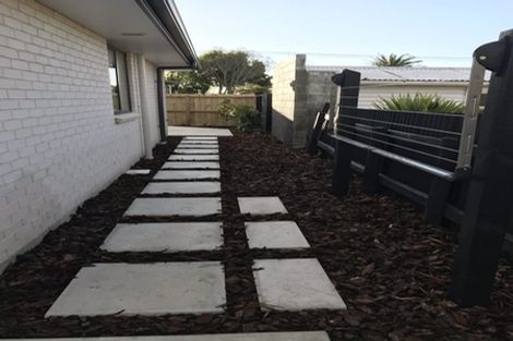 Photo of property in 30a Queenwood Road, Levin, 5510