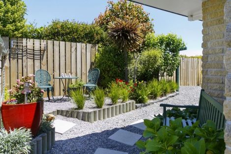 Photo of property in 2/30 Fairview Terrace, Waipahihi, Taupo, 3330