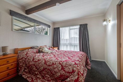 Photo of property in 23 Chilton Grove, Hokowhitu, Palmerston North, 4410