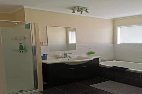 Photo of property in 4 Fieldstone Court, Northpark, Auckland, 2013