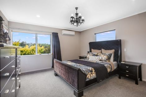 Photo of property in 11 Te Puia Drive, Aotea, Porirua, 5024