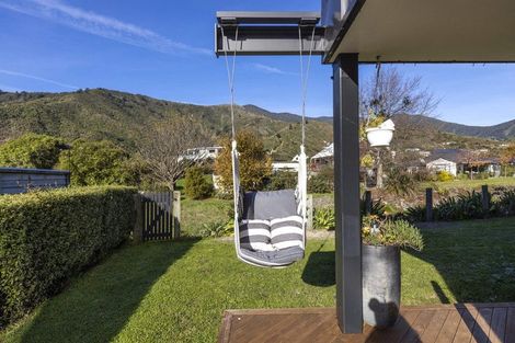 Photo of property in 15 Beach Road, Waikawa, Picton, 7220