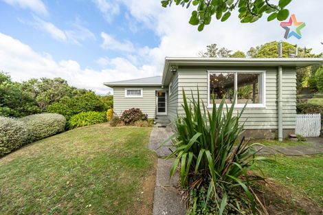 Photo of property in 64 Glanmire Road, Newlands, Wellington, 6037